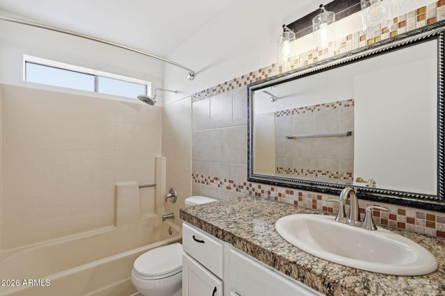 2838 E BECK Lane 2, Phoenix, AZ 85032