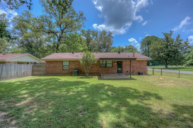 296 W. Birch, Blanchard, LA 71107