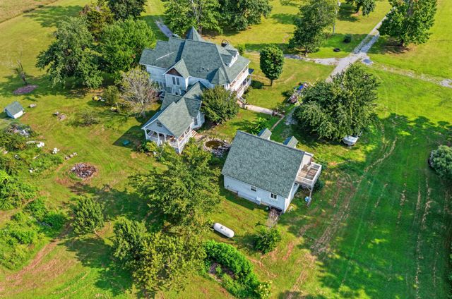 2155 Oak Knob Rd, Lafayette, TN 37083