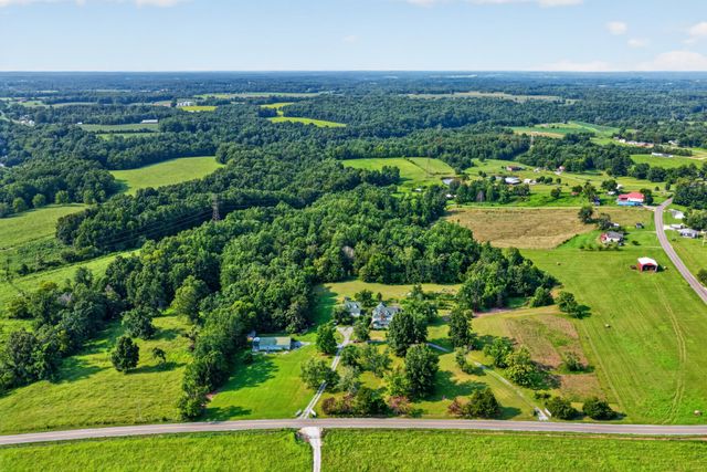 2155 Oak Knob Rd, Lafayette, TN 37083
