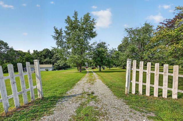 2155 Oak Knob Rd, Lafayette, TN 37083