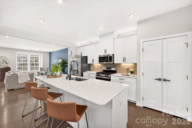 1728 Town Oak Lane, Charlotte, NC 28205