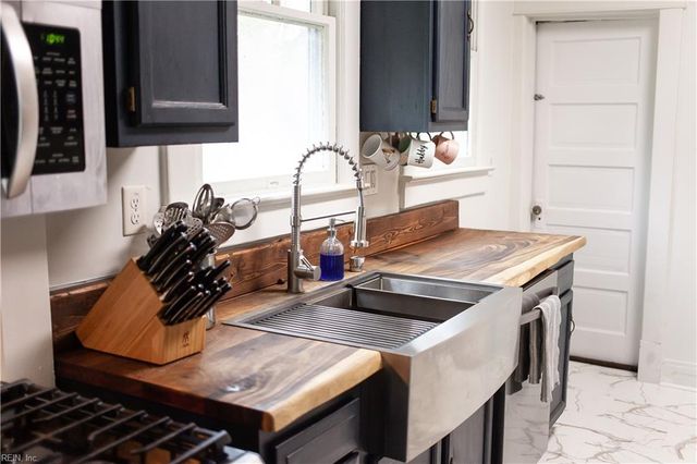 1040 Leckie ST, Portsmouth, VA 23704