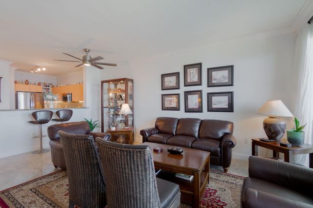 806 E Windward Way 524, Lantana, FL 33462