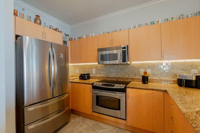 806 E Windward Way 524, Lantana, FL 33462