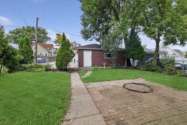 8028 42nd Court, Lyons, IL 60534