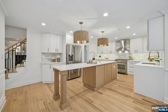 6 Colony, North Caldwell, NJ 07006