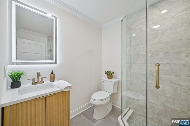 6 Colony, North Caldwell, NJ 07006