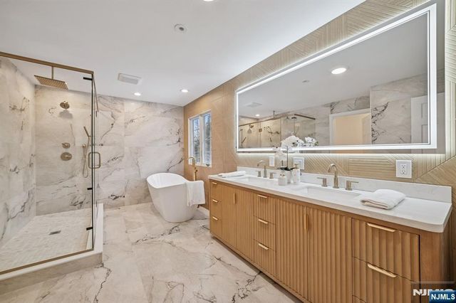 6 Colony, North Caldwell, NJ 07006