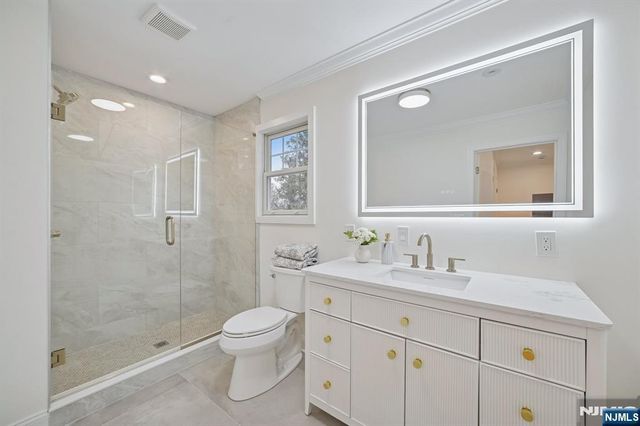 6 Colony, North Caldwell, NJ 07006