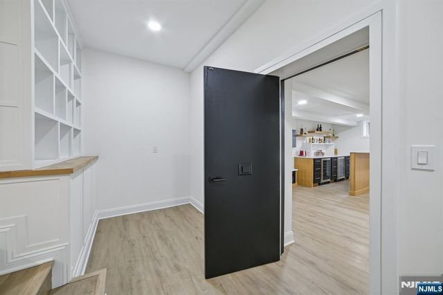 6 Colony, North Caldwell, NJ 07006