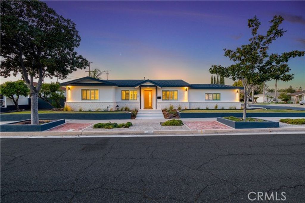 2705 E Orange Grove Avenue, Orange, CA 92867