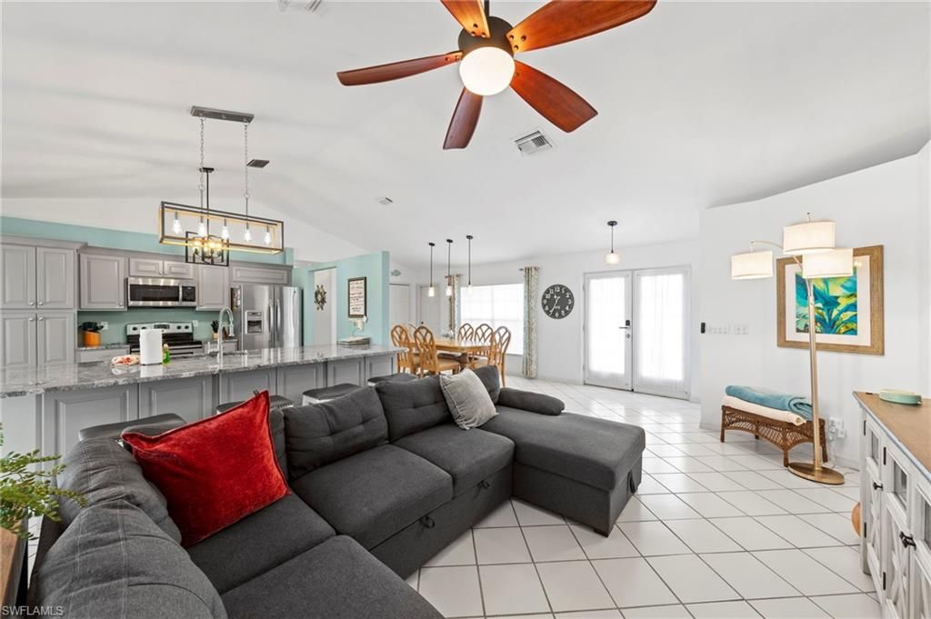 Image 11 of property listing at 2104 SW 38th TER, Cape Coral, FL 33914