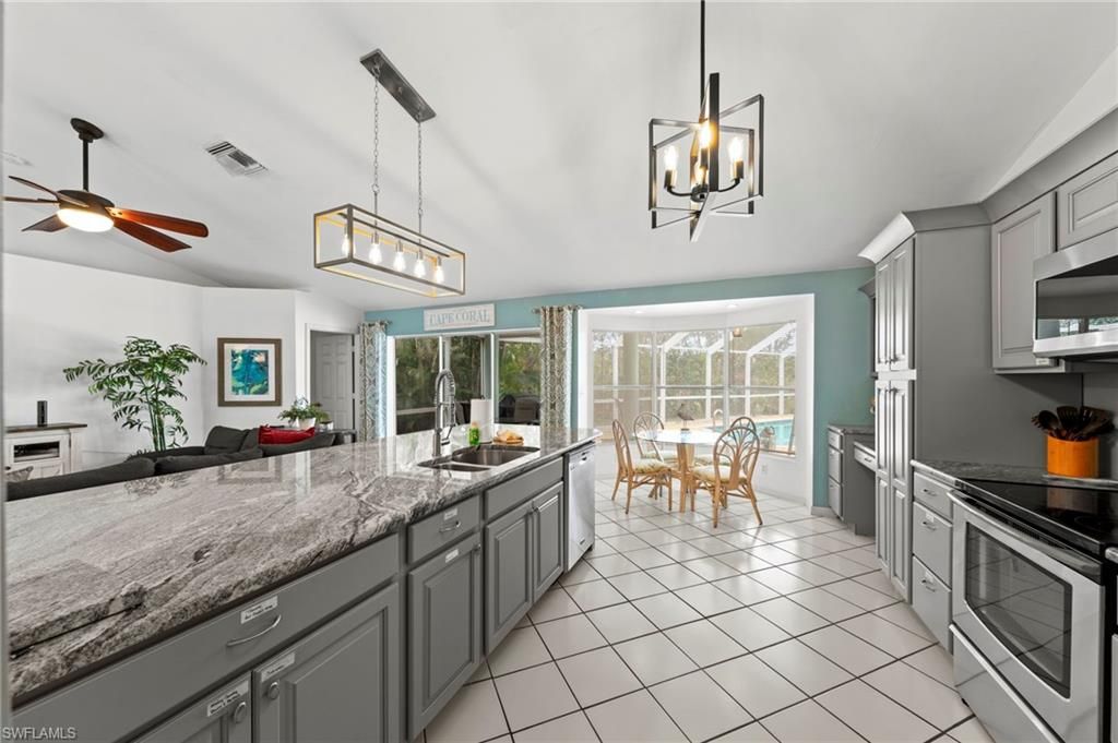 Image 16 of property listing at 2104 SW 38th TER, Cape Coral, FL 33914