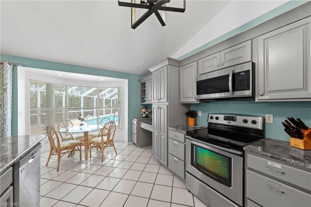 Image 18 of property listing at 2104 SW 38th TER, Cape Coral, FL 33914