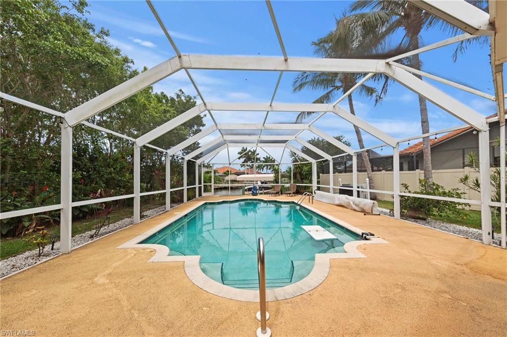 Image 2 of property listing at 2104 SW 38th TER, Cape Coral, FL 33914