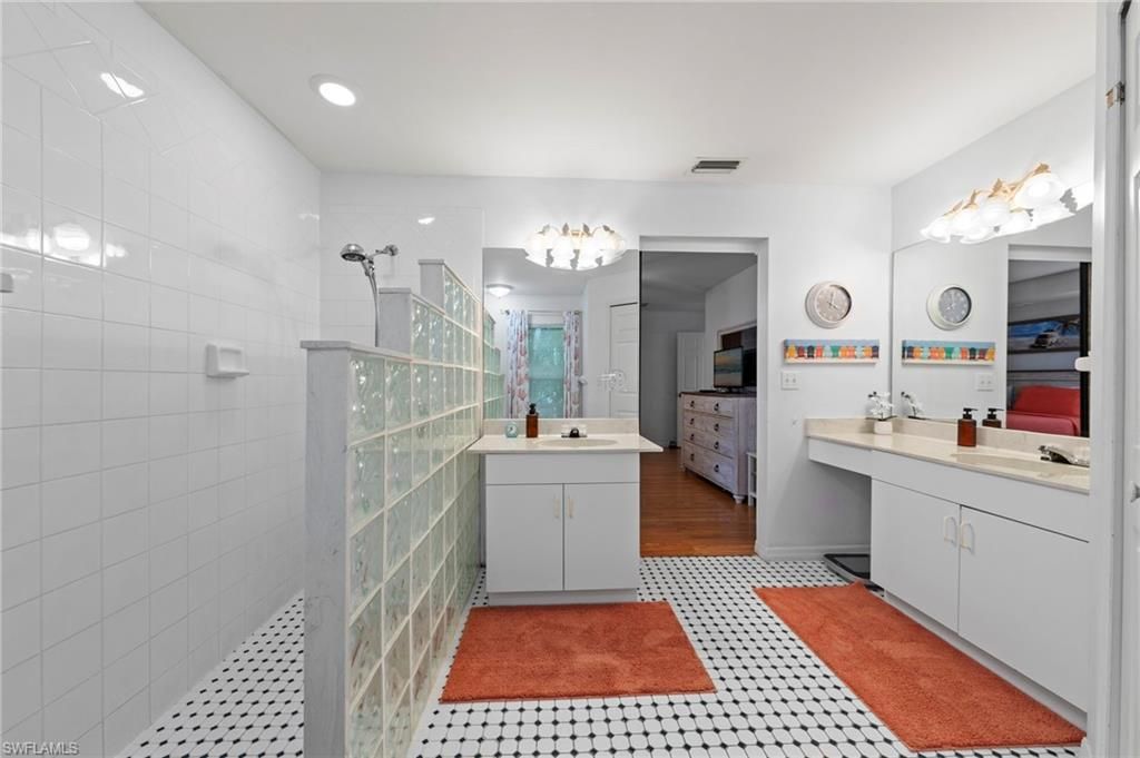 Image 30 of property listing at 2104 SW 38th TER, Cape Coral, FL 33914
