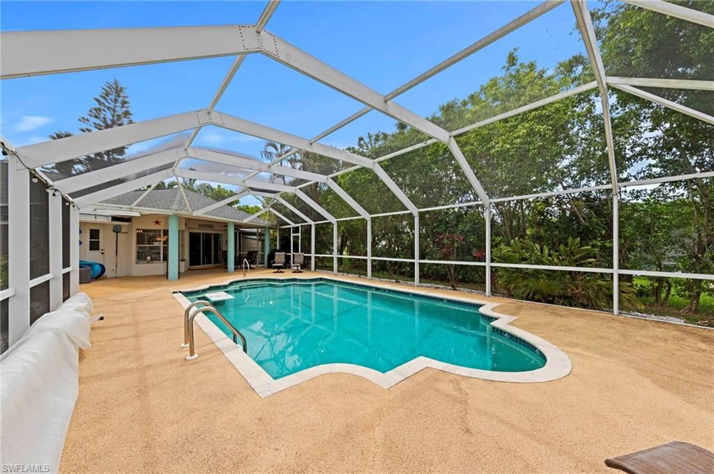 Image 36 of property listing at 2104 SW 38th TER, Cape Coral, FL 33914