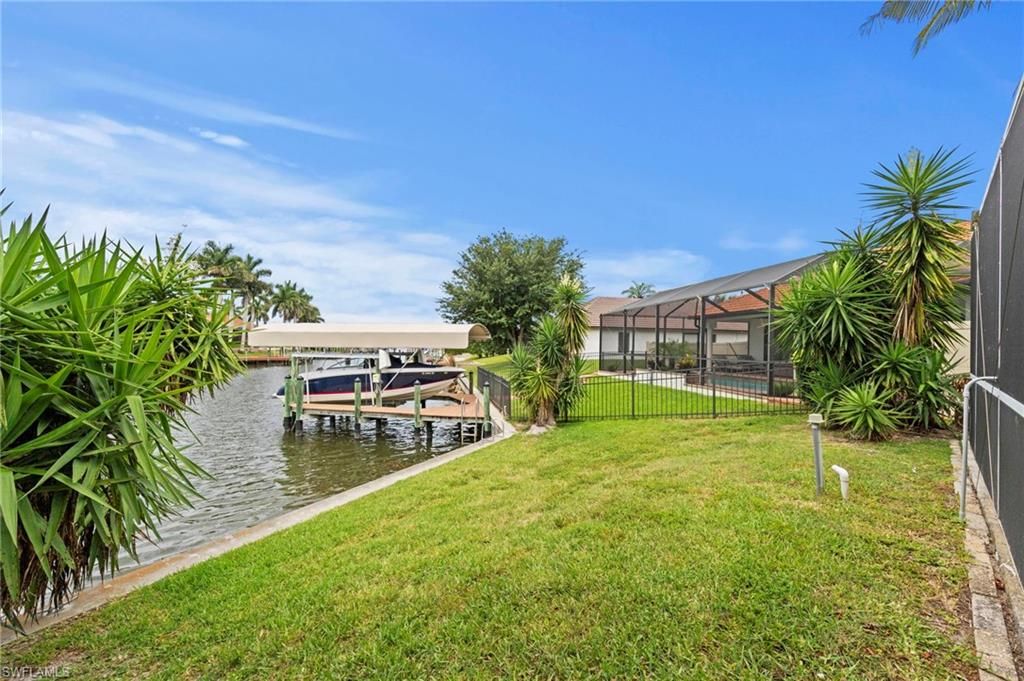 Image 38 of property listing at 2104 SW 38th TER, Cape Coral, FL 33914
