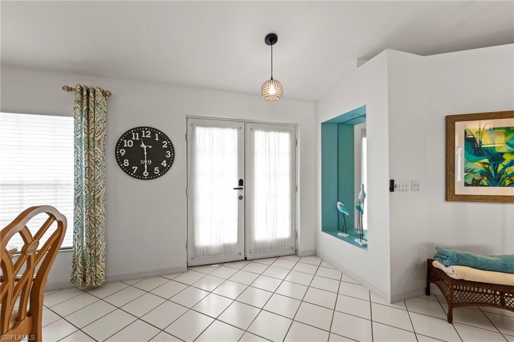 Image 5 of property listing at 2104 SW 38th TER, Cape Coral, FL 33914