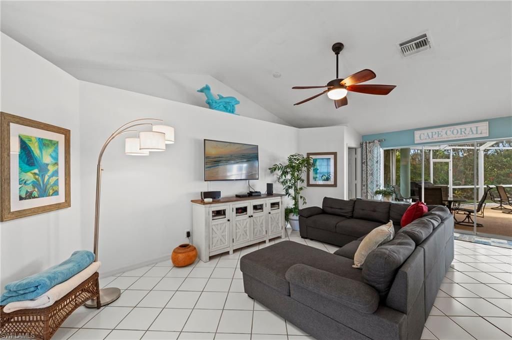 Image 8 of property listing at 2104 SW 38th TER, Cape Coral, FL 33914