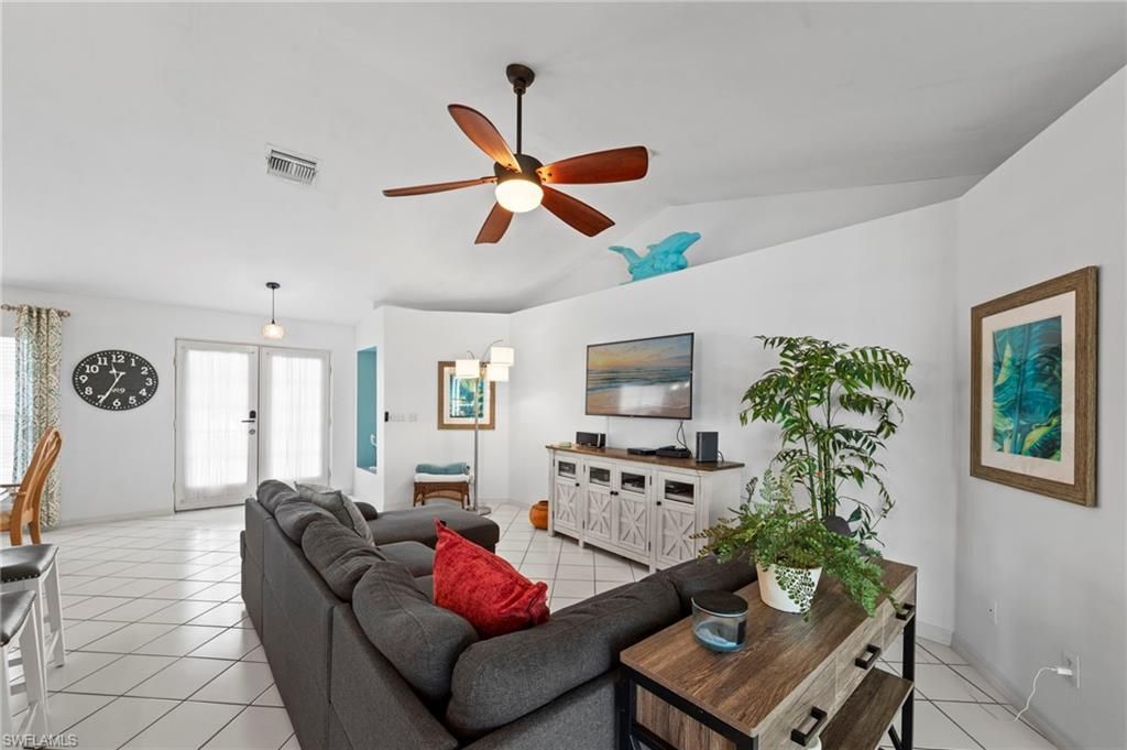 Image 9 of property listing at 2104 SW 38th TER, Cape Coral, FL 33914