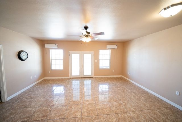 2033 Briarwood Dr, Corpus Christi, TX 78412