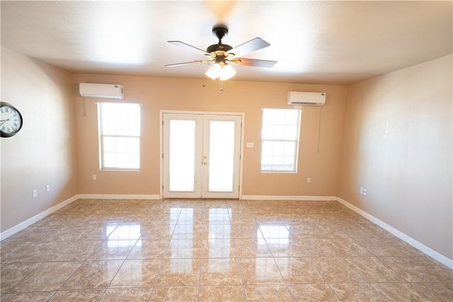 2033 Briarwood Dr, Corpus Christi, TX 78412