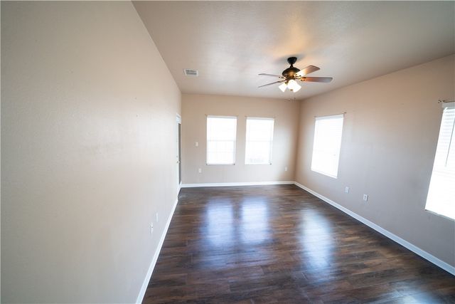 2033 Briarwood Dr, Corpus Christi, TX 78412