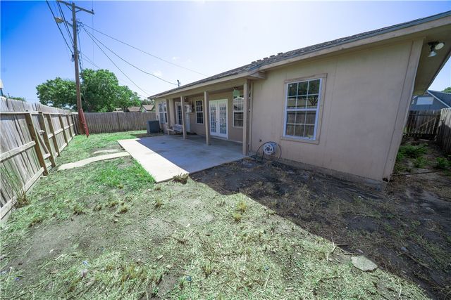 2033 Briarwood Dr, Corpus Christi, TX 78412