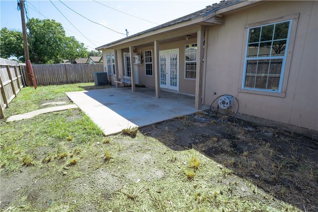2033 Briarwood Dr, Corpus Christi, TX 78412
