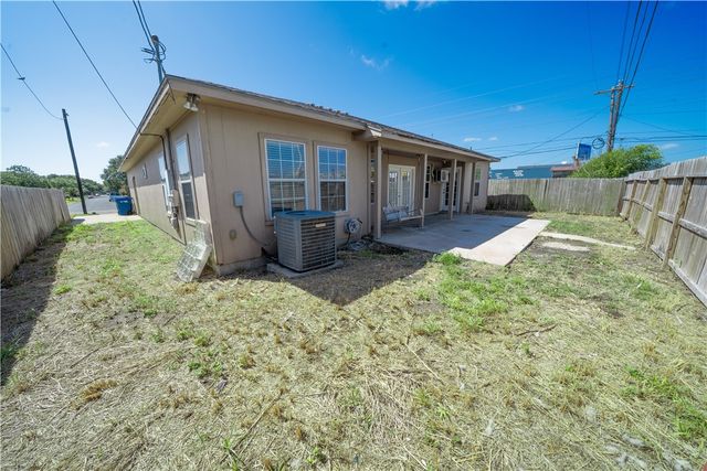 2033 Briarwood Dr, Corpus Christi, TX 78412