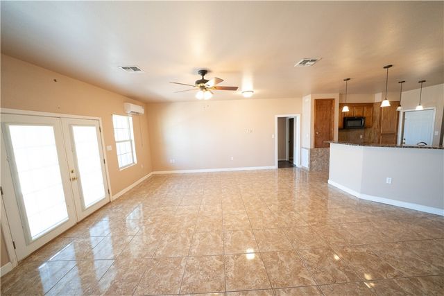 2033 Briarwood Dr, Corpus Christi, TX 78412