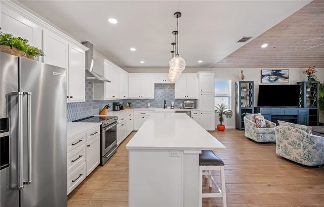 3087 S 11th St 401, Port Aransas, TX 78373