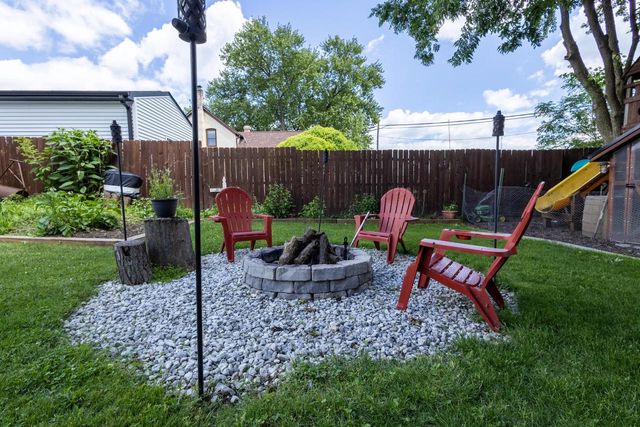 423 W South STREET, Oconomowoc, WI 53066
