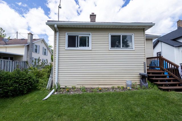 423 W South STREET, Oconomowoc, WI 53066