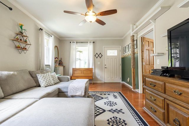 423 W South STREET, Oconomowoc, WI 53066