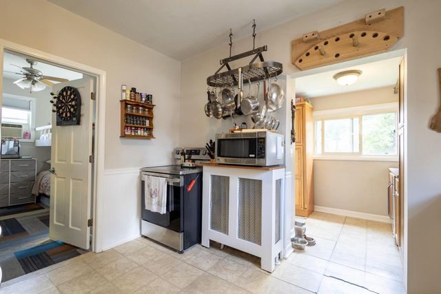 423 W South STREET, Oconomowoc, WI 53066