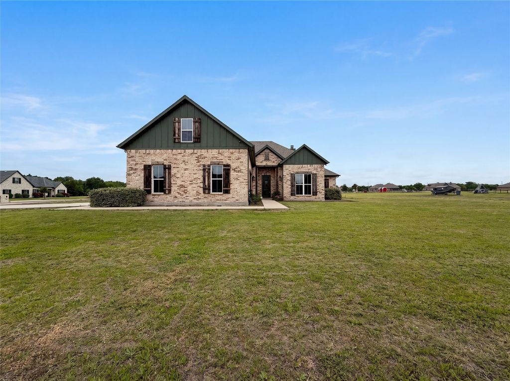 725 Cheyenne Trail, Trenton, TX 75490