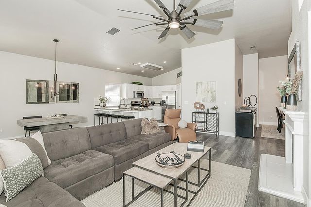 2702 E Caraway Court, Fresno, CA 93720