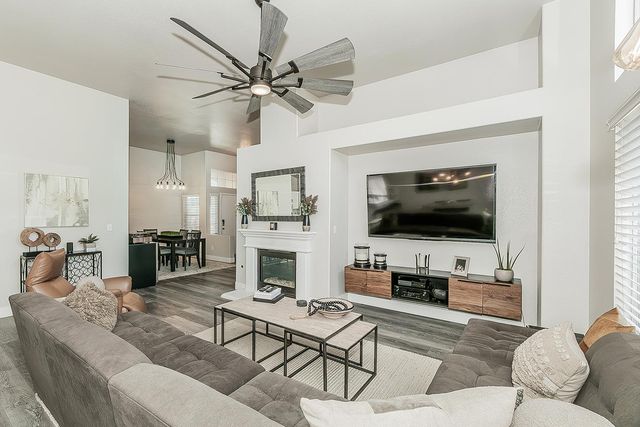 2702 E Caraway Court, Fresno, CA 93720