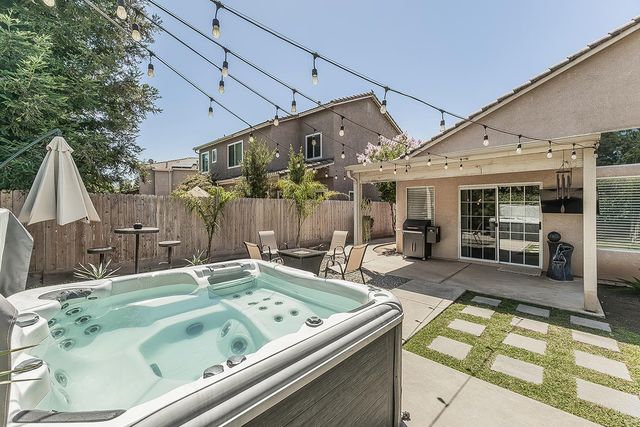 2702 E Caraway Court, Fresno, CA 93720