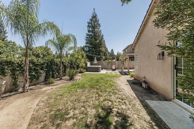 2702 E Caraway Court, Fresno, CA 93720