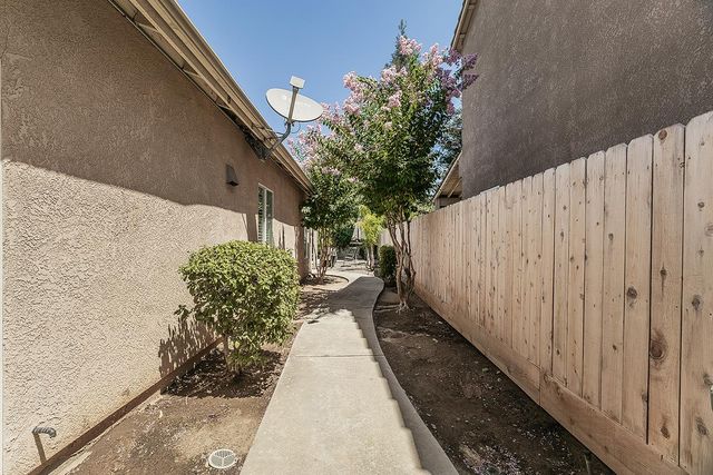 2702 E Caraway Court, Fresno, CA 93720