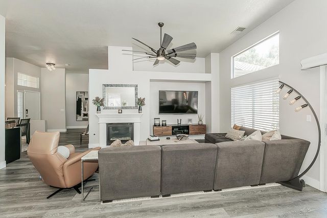 2702 E Caraway Court, Fresno, CA 93720
