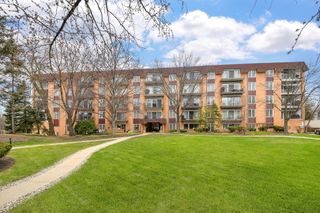 445 N Park Boulevard 4B, Glen Ellyn, IL 60137
