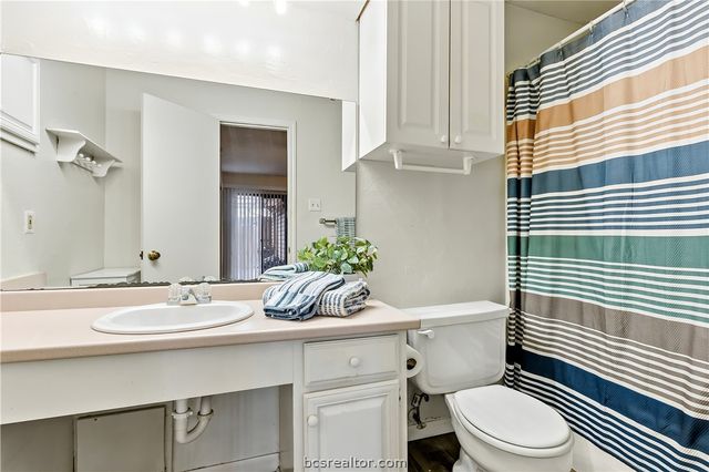2523 Longmire Drive, College Station, TX 77845