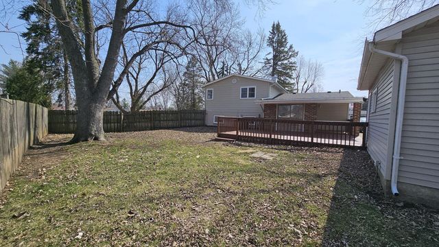 18570 W Pamela Place, Gurnee, IL 60031