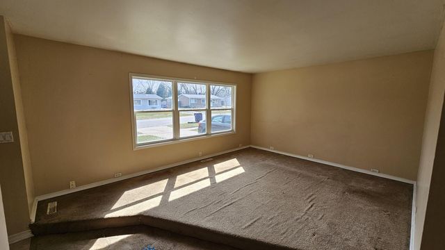 18570 W Pamela Place, Gurnee, IL 60031