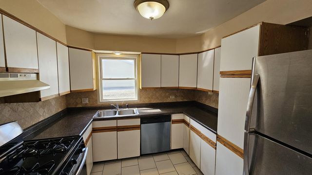 18570 W Pamela Place, Gurnee, IL 60031